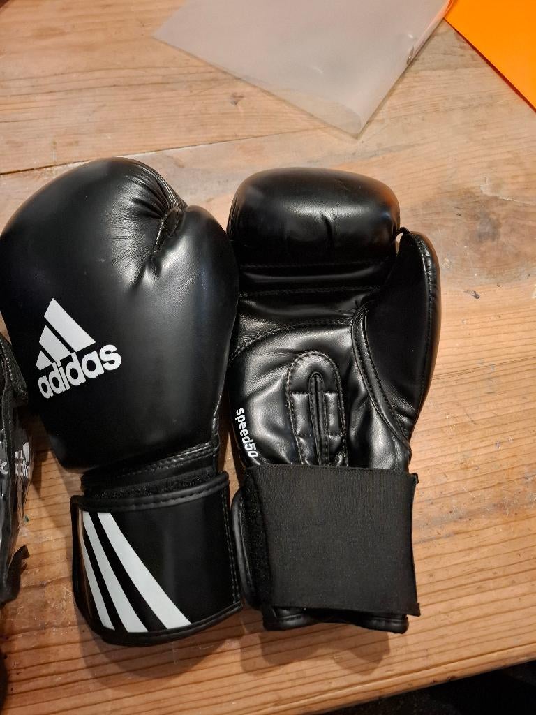 Bokshandschoenen - kickboks Adidas speed 50, Sport en Fitness, Ophalen of Verzenden, Nieuw, Vechtsportmaterialen