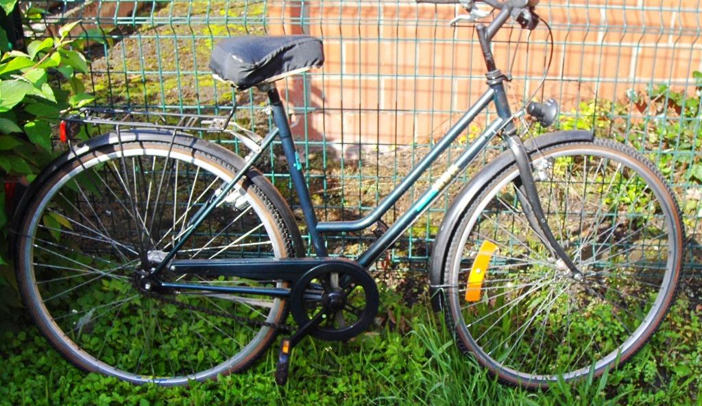 Vélo de ville noir MBK Confort de dame en excellent état, Enlèvement, Comme neuf, Autres marques, Accès (extra) bas
