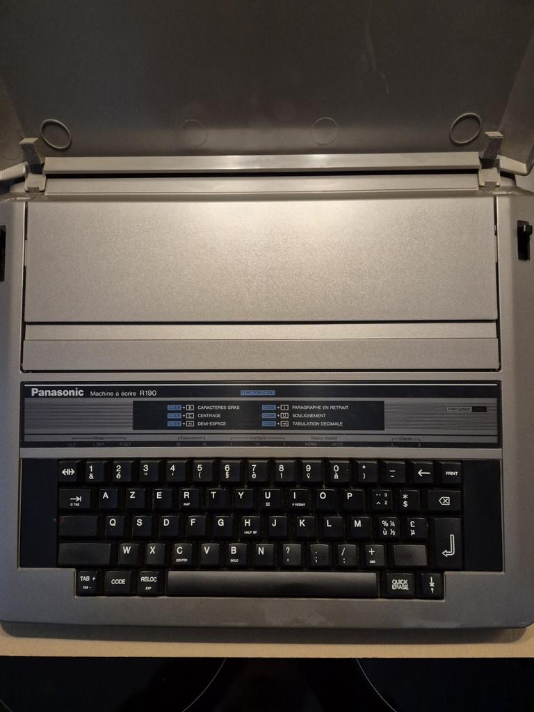 Machine à écrire électronique Panasonic KX-R 190 / Japon, Antiquités & Art, Antiquités | Bureau & Affaires, Enlèvement