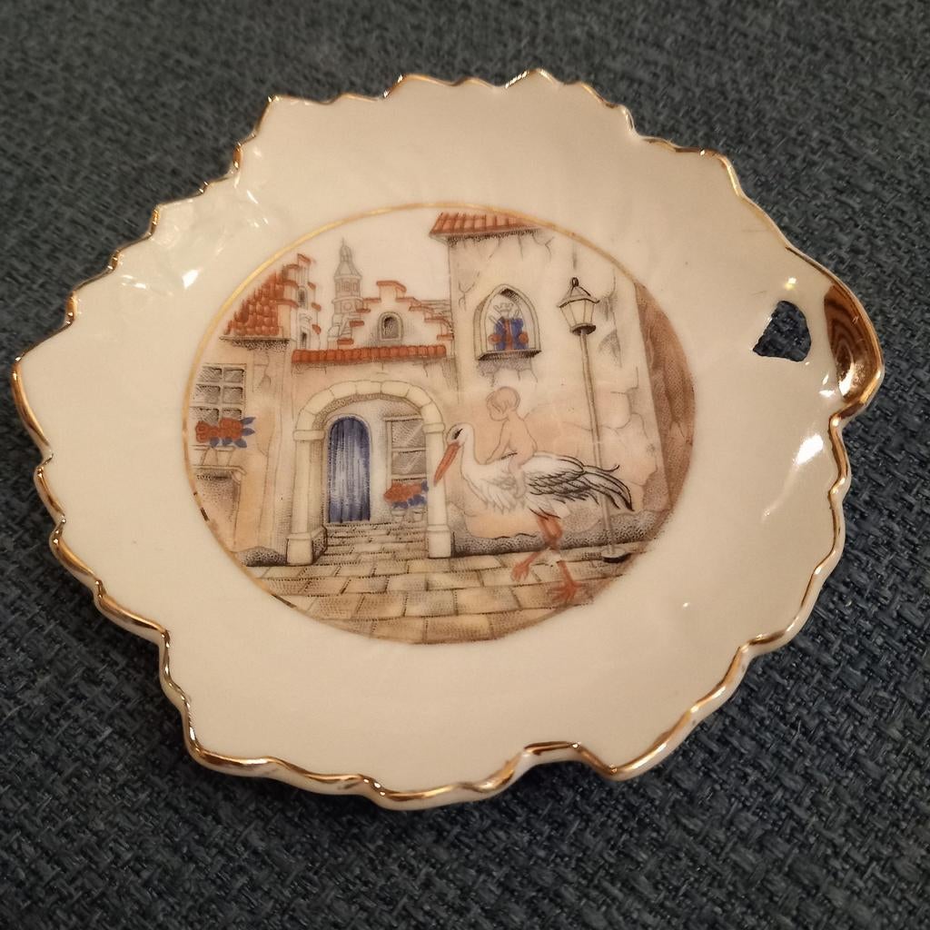 Vintage geboorte bordje. Doopsuiker. Ooievaar in de stad., Antiek en Kunst, Ophalen of Verzenden