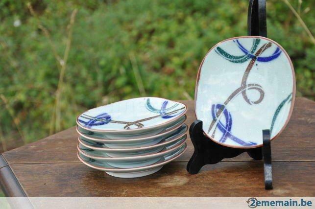 6 soucoupes en faience carrée decor lacet, Ophalen of Verzenden, Gebruikt, Bord(en)