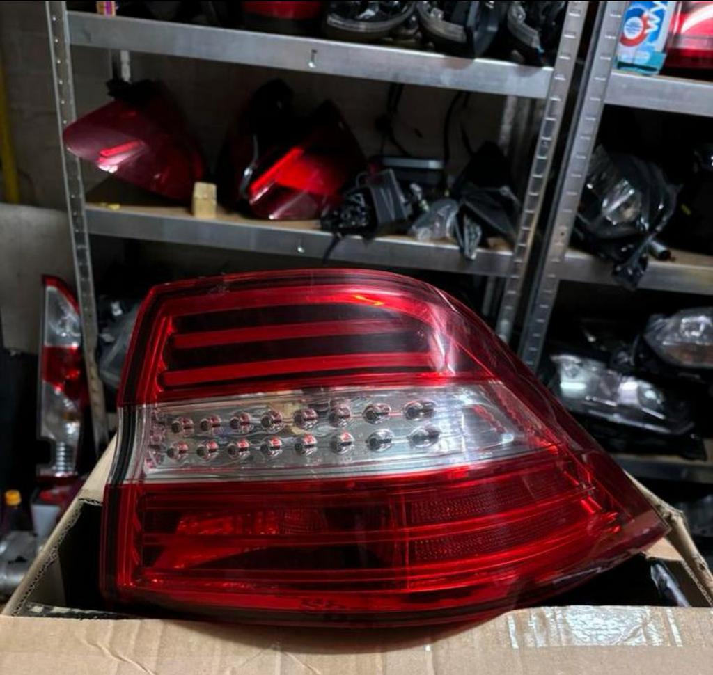 < Feu arrière droit LED Mercedes ML châssis W166 année 2011-, Enlèvement ou Envoi, Utilisé, Mercedes-Benz