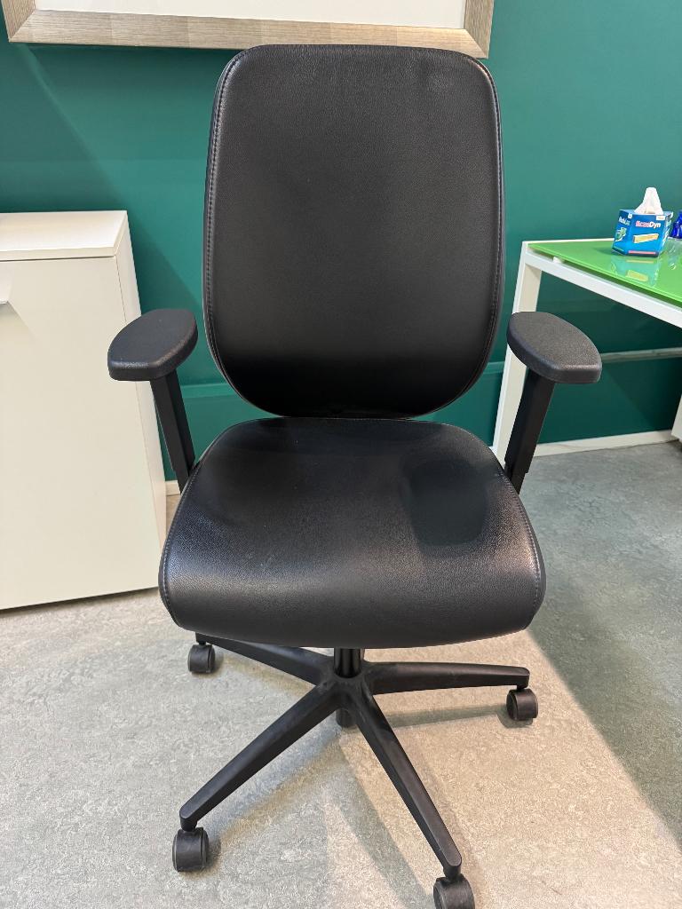 Zwarte leren bureaufauteuil, Ophalen, Zo goed als nieuw, Leer