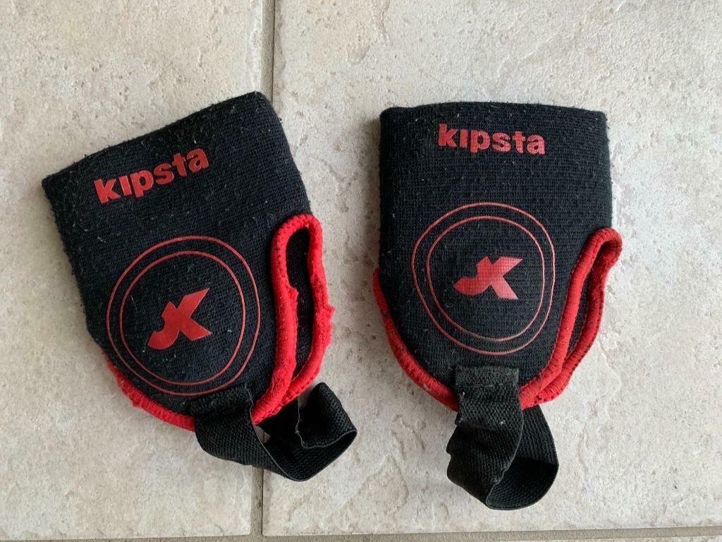 protège malléoles foot Kista - taille unique - noir / rouge, Kinderen en Baby's, Kinderkleding | Schoenen en Sokken, Gebruikt