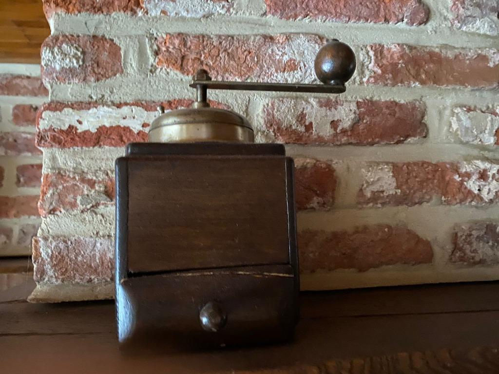 Koffiemolen hout, Ophalen
