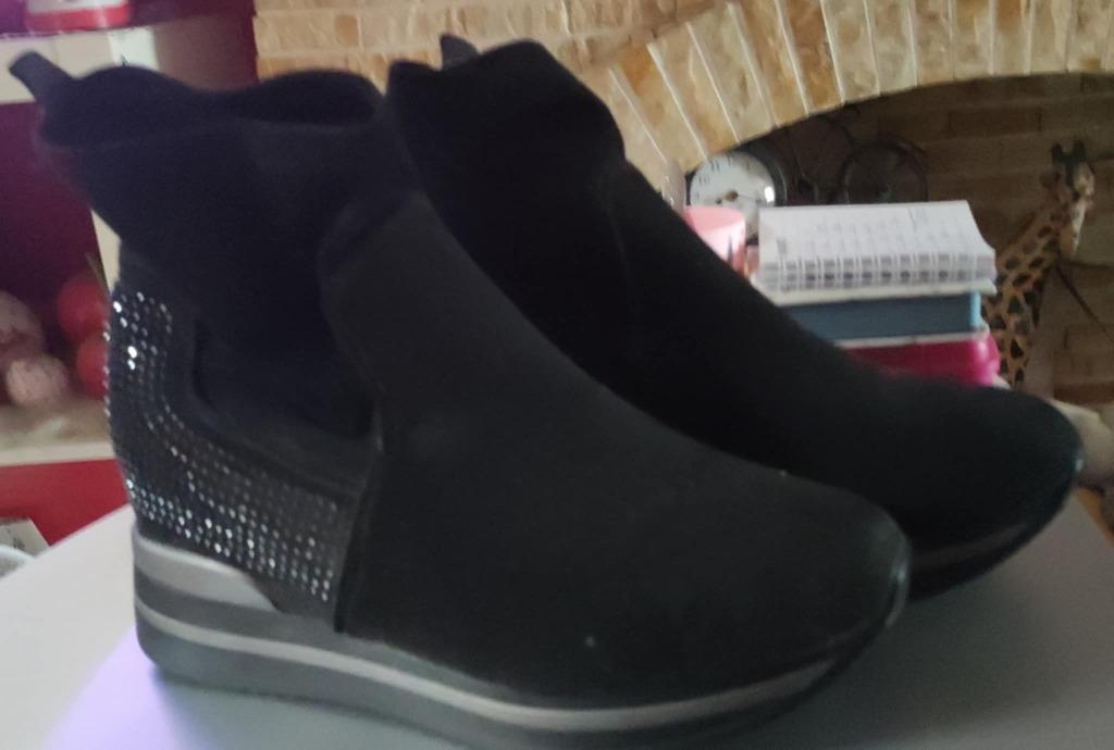 boots noires pointure 41, Vêtements | Femmes, Chaussures, Enlèvement ou Envoi, Boots et Botinnes, Porté, Noir