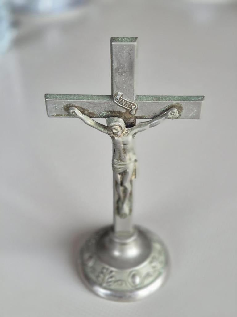 Crucifix sur pied, hauteur 18,50 cm de diamètre, Enlèvement, Comme neuf