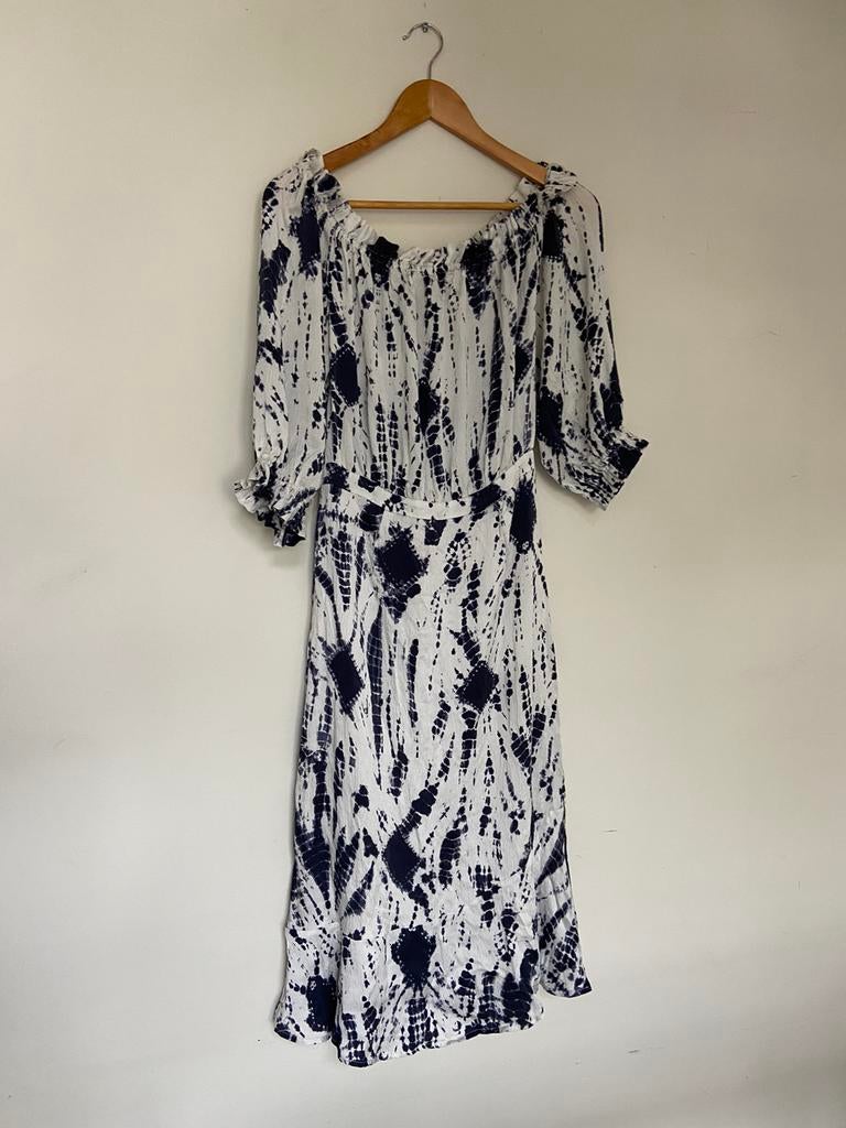 Jurk Essentiel Antwerp zijde 38, Kleding | Dames, Jurken, Zo goed als nieuw, Maat 38/40 (M), Wit, Onder de knie, Ophalen of Verzenden