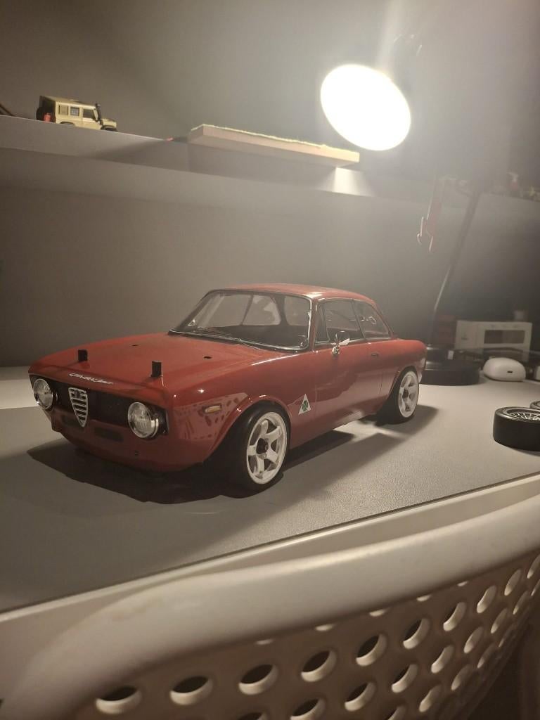 RC Race chassis carbon + body Alfa Romeo, Enlèvement ou Envoi, Comme neuf, Électro
