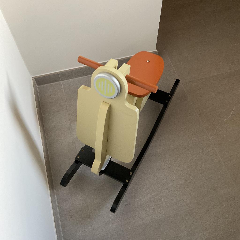 Vespa scooter schommelpaard - zgan, Ophalen, Zo goed als nieuw