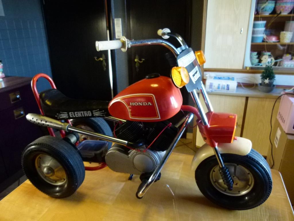 vintage Gégé kindermotor kunststof 6 volt 1975 generatie X, Collections, Rétro, Maison et Meubles, Enlèvement
