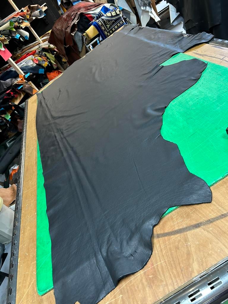 Zwarte kleur halve huid 1.5 mm dikte soepel A-324, Ophalen of Verzenden, Zo goed als nieuw