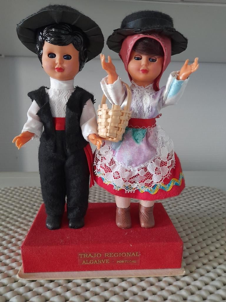 Couple de poupées folkloriques Algérie Portugal, Collections, Enlèvement ou Envoi, Comme neuf, Poupée, Réaliste ou Reborn