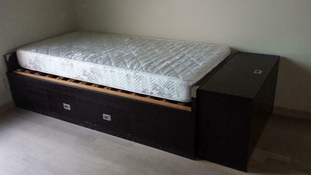 Jeugdslaapkamer (donkerbruin) - BED, KAST, BUREAU = VERKOCHT, Huis en Inrichting, Ophalen, Gebruikt, Eenpersoons