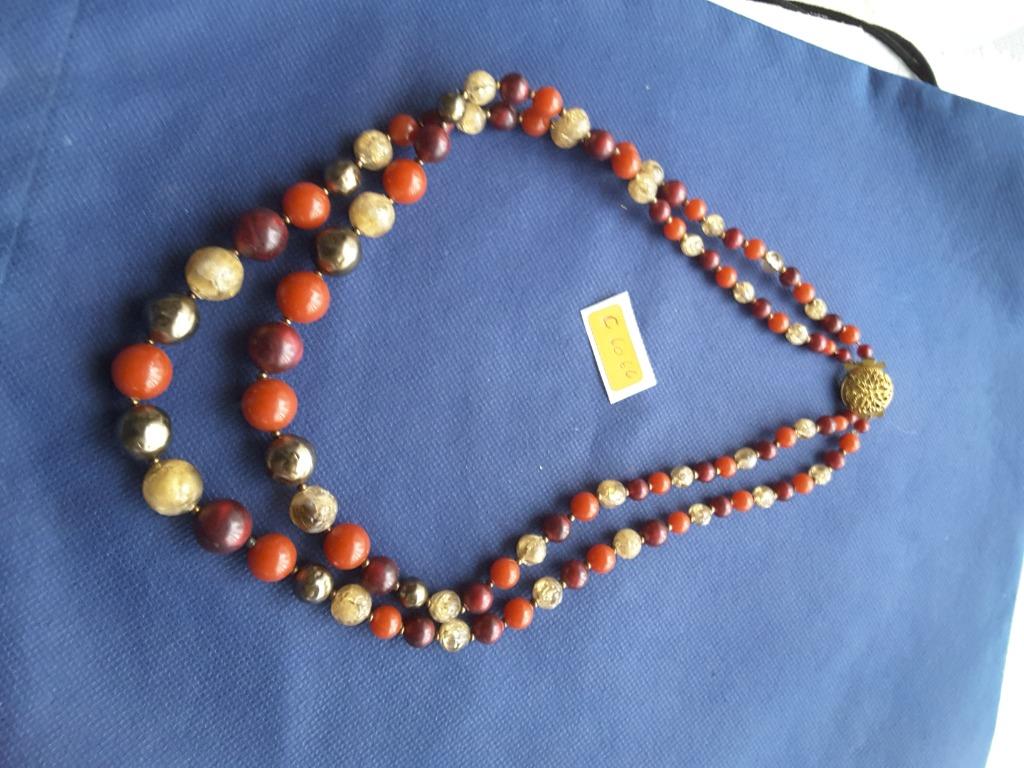 collier fantaisie 2 rangs 60 et 66 cm brun beige ... C6066, Bijoux, Sacs & Beauté, Colliers, Enlèvement ou Envoi, Neuf, Beige