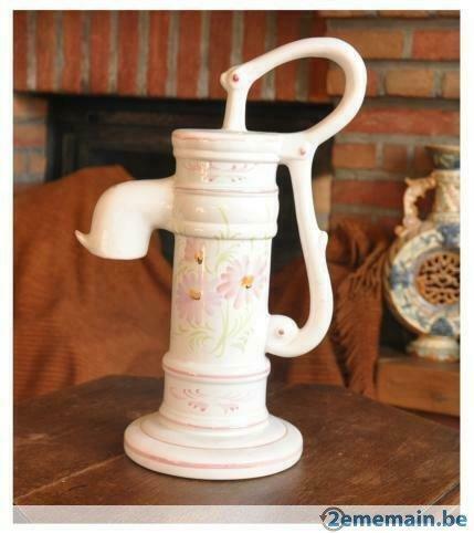 faience decorative pompe a eau avec fleur rose, Antiquités & Art