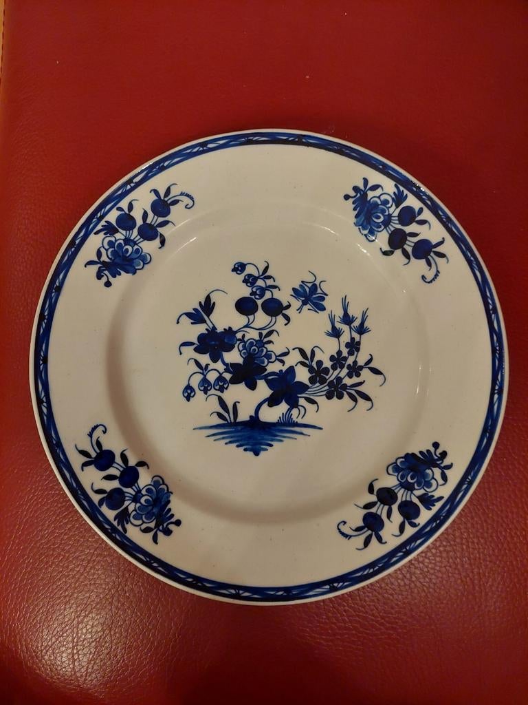 Antiek Bord 24.5 cm.Doornik Porselein.18-19 eeuwe, Antiek en Kunst, Ophalen of Verzenden