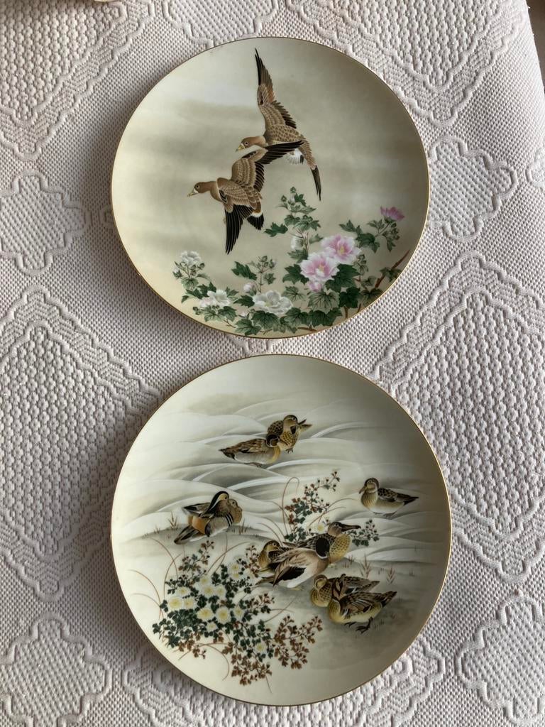 2 belles assiettes japonaises de Saji Fine China,, Enlèvement ou Envoi