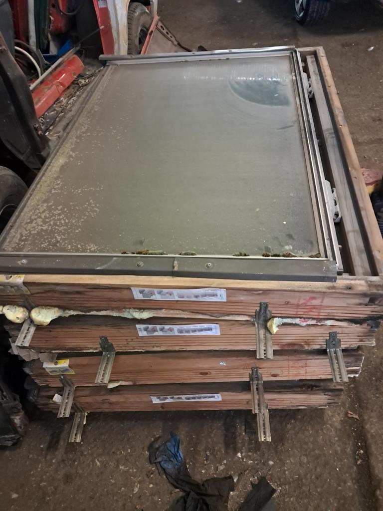 4 veluxs, Enlèvement, Utilisé