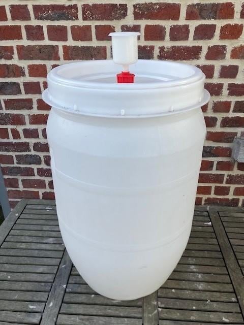 Plastic drankvat 110 liter., Ophalen, Zo goed als nieuw
