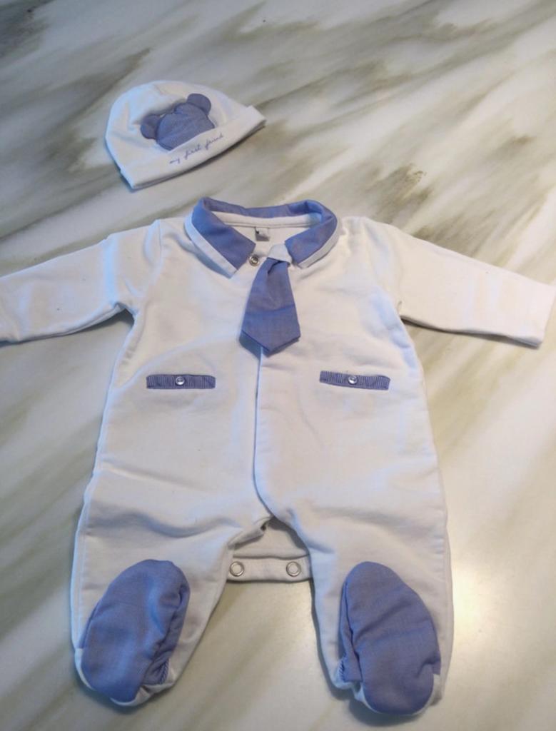 Schattig baby pakje first 1 maand met bijpassend mutsje, Kinderen en Baby's, Ophalen of Verzenden, Zo goed als nieuw, Pakje