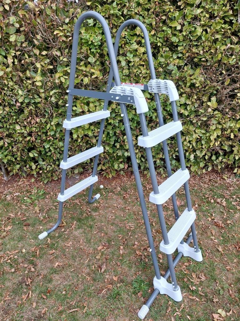 Intex zwembadladder 107cm, nieuwstaat, Ophalen, Zo goed als nieuw, Ladder