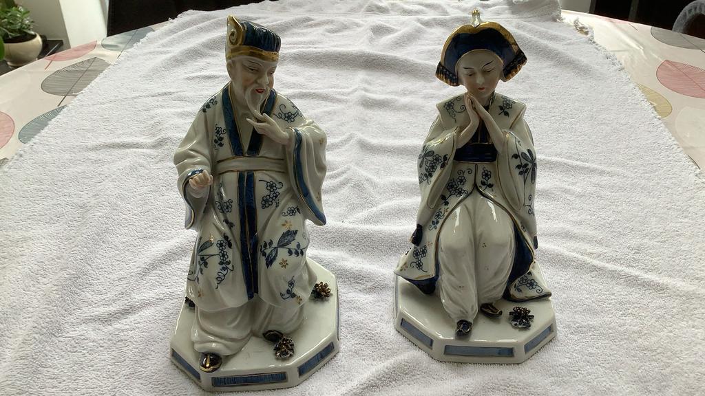 Twee porceleinen figuurtjes fine bone China., Ophalen of Verzenden