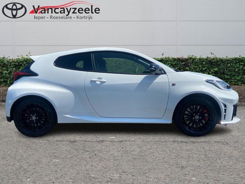 Toyota Yaris GR 1.6i MT+red interior accent, Euro 6, USB, Boîte manuelle, Noir