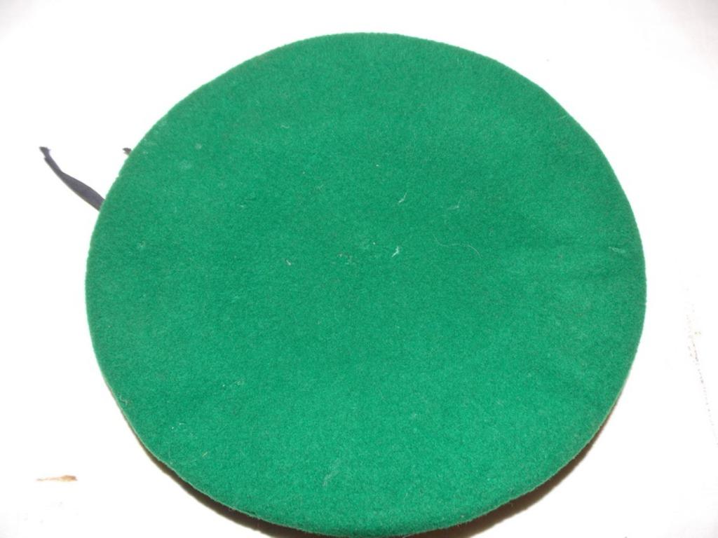 Béret  français de la Légion étrangere 2eme REP, Collections, Enlèvement ou Envoi, Armée de terre, Casque ou Béret