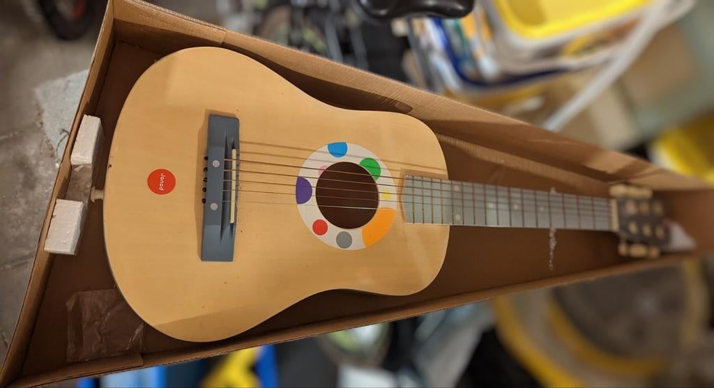 Guitare confetti janod dans la boîte d'origine 5 a 12 ans, Enlèvement ou Envoi, Comme neuf