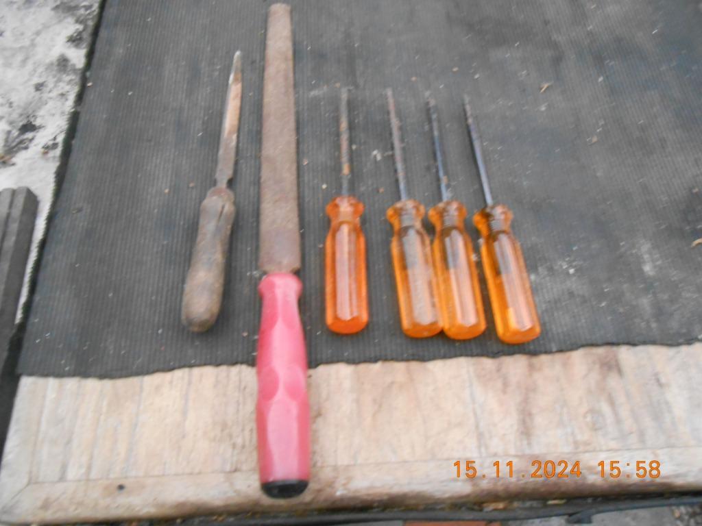 2 limes et 4 tournevis spéciaux, Bricolage & Construction, Enlèvement ou Envoi, Utilisé