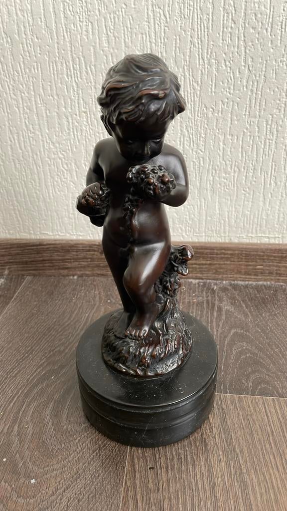 Bronzen reproductie aug moreau kind met druif, Ophalen, Brons