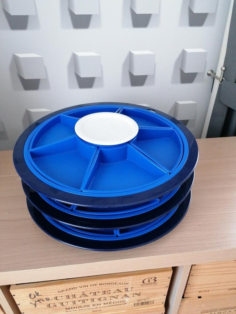 Tupperware hapjesschaal tapasschaal, 3 beschikbaar., Huis en Inrichting, Ophalen of Verzenden, Gebruikt, Blauw, Schaal