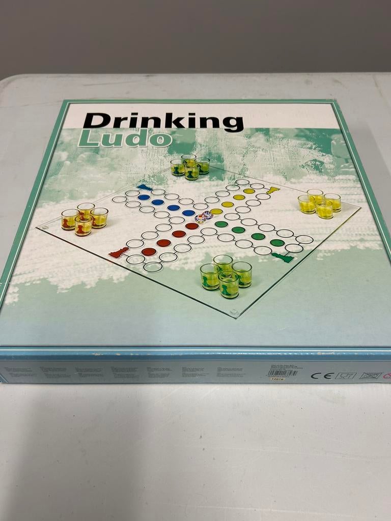 Drinking Ludo / paardjesspel voor volwassenen, Hobby en Vrije tijd, Drie of vier spelers, Ophalen of Verzenden, Zo goed als nieuw