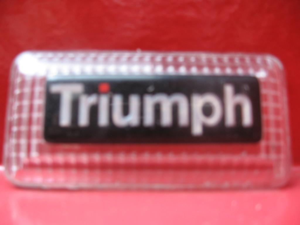merk Triumph. Afmetingen: 7 cm bij 3,5 cm. Onberispelijke st, Verzamelen, Ophalen of Verzenden, Zo goed als nieuw, Overige typen