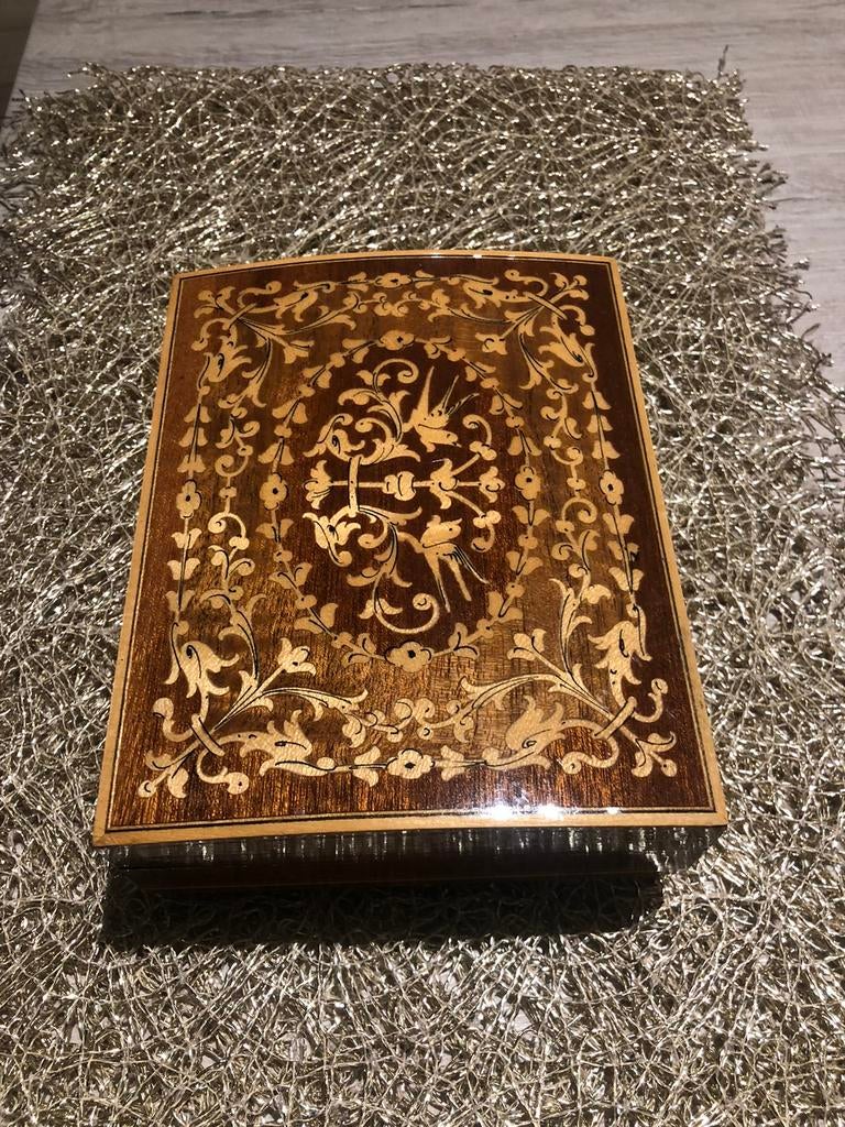 Handgemaakte muziek- juwelendoos €45 nu €25, Antiquités & Art, Curiosités & Brocante, Enlèvement ou Envoi