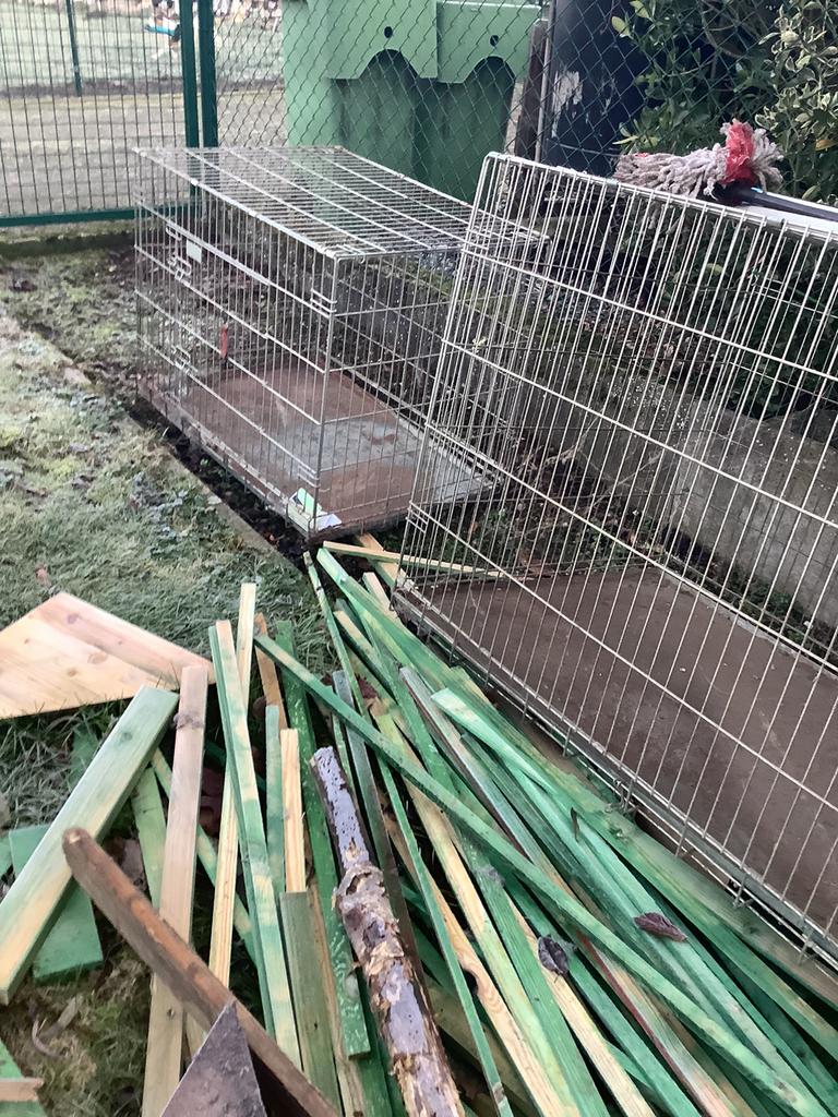 2 hondenbench,118x77x83, en de kleine 87x60x62., Ophalen, Gebruikt