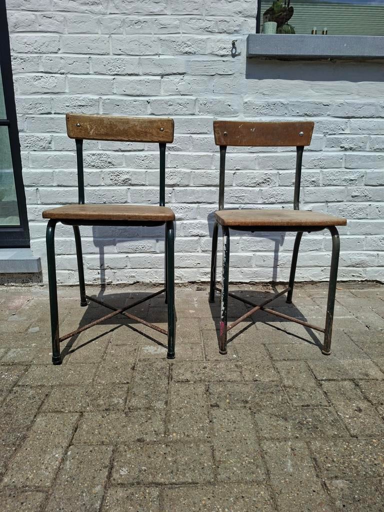 2 oude schoolstoelen, Ophalen, Gebruikt