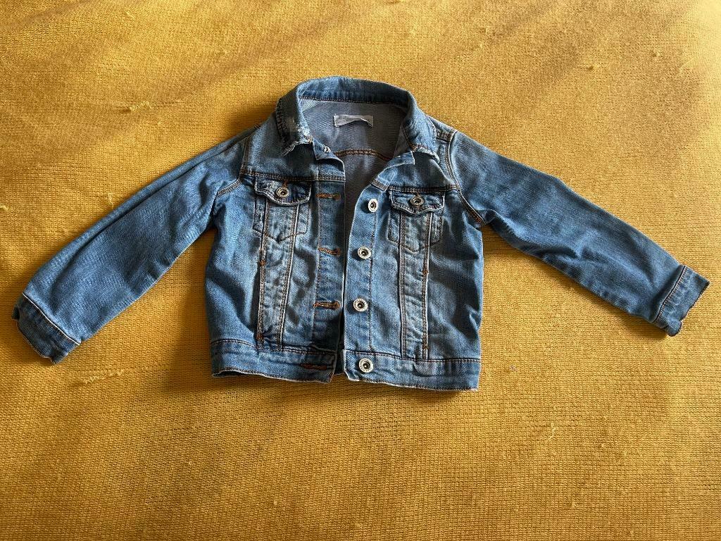 Veste en jeans Zara t.110, Kinderen en Baby's, Kinderkleding | Maat 110, Meisje, Trui of Vest, Ophalen of Verzenden, Zo goed als nieuw