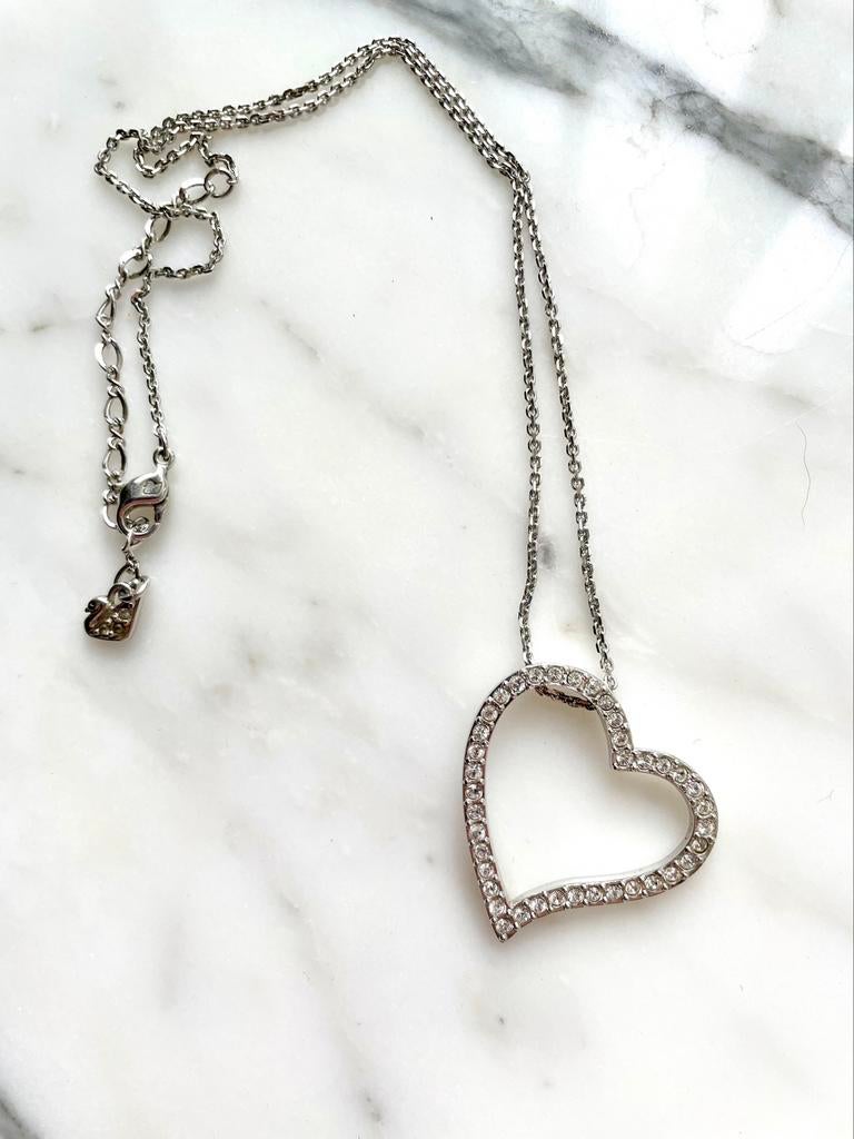 Swarovski ketting met zilverkleurig hart, Ophalen of Verzenden, Zo goed als nieuw