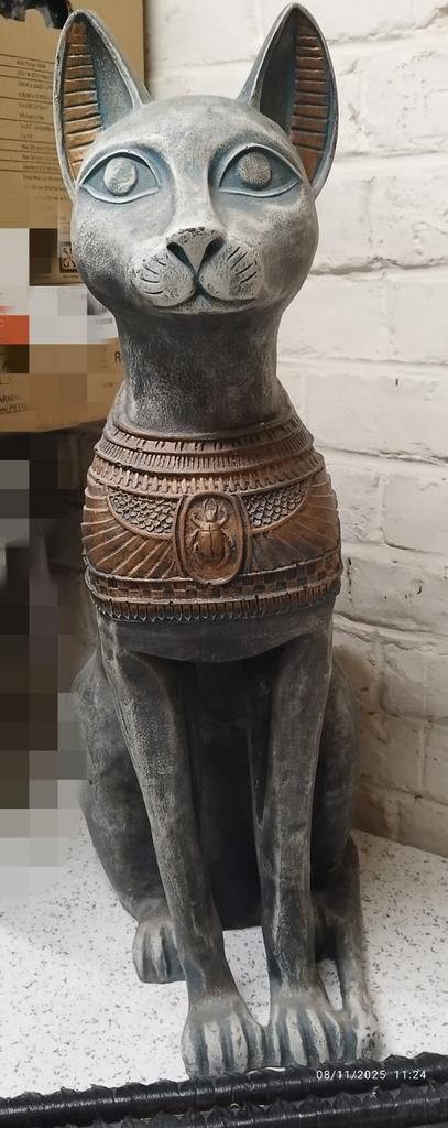 Chat Bastet en résine, Enlèvement
