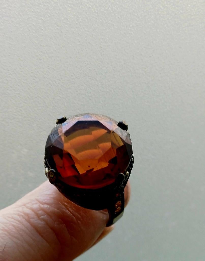 Ring met grote cognackleurige steen, Handtassen en Accessoires, Ringen, Ophalen of Verzenden, Gebruikt