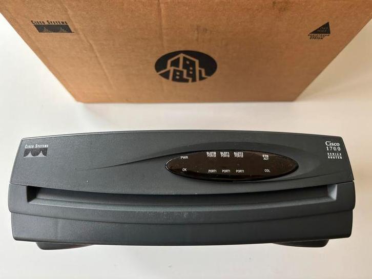 Cisco router 1750 met kabels, Computers en Software, Ophalen, Zo goed als nieuw, Router