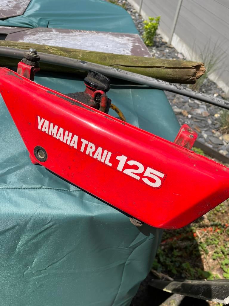 Yamaha DT 125 Réservoir d’huile, Motos