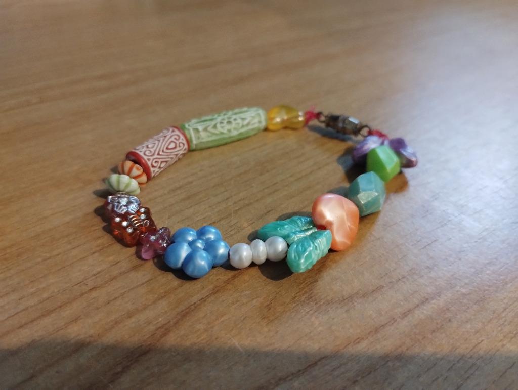 Kralen armband, Handtassen en Accessoires, Armbanden, Overige kleuren, Kunststof of Plastic, Ophalen of Verzenden, Zo goed als nieuw