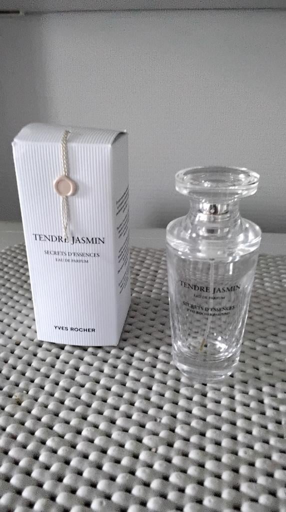 Flacon vide de Tendre Jasmin d'Yves Rocher avec sa boîte, Enlèvement ou Envoi, Comme neuf, Bouteille de parfum
