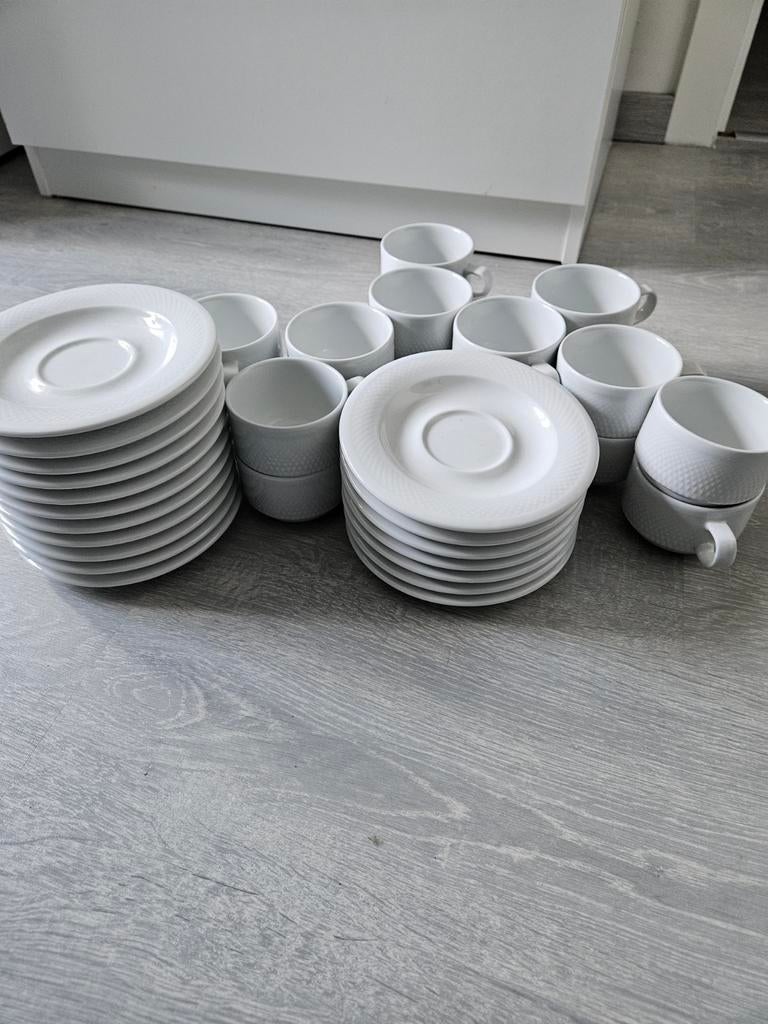 Witte koffiekopjes en schoteltjes, Ophalen of Verzenden