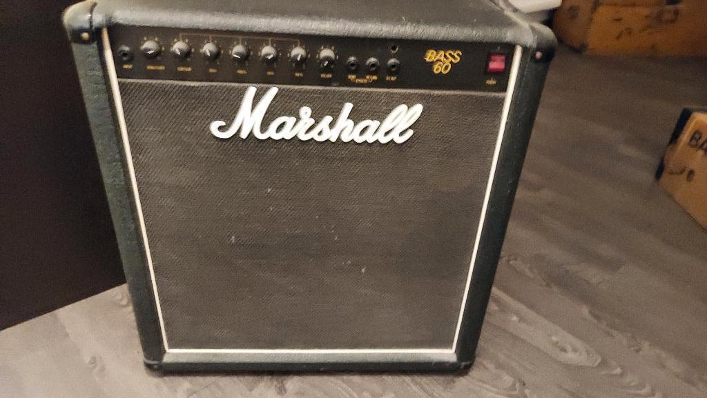 Marshall 5506 vintage basversterker uit 1983, Muziek en Instrumenten, Versterkers | Bas en Gitaar, Gebruikt, Basgitaar, 50 tot 100 watt