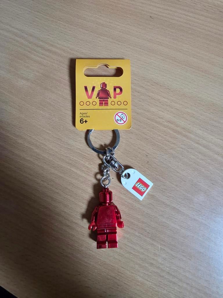 Porte clé figurine lego rouge, Enlèvement ou Envoi, Comme neuf, Marque