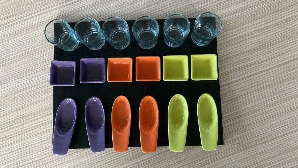 apero 3 x 6 + plateau, Huis en Inrichting, Ophalen of Verzenden, Boerenbont, Glas, Schaal of Schalen
